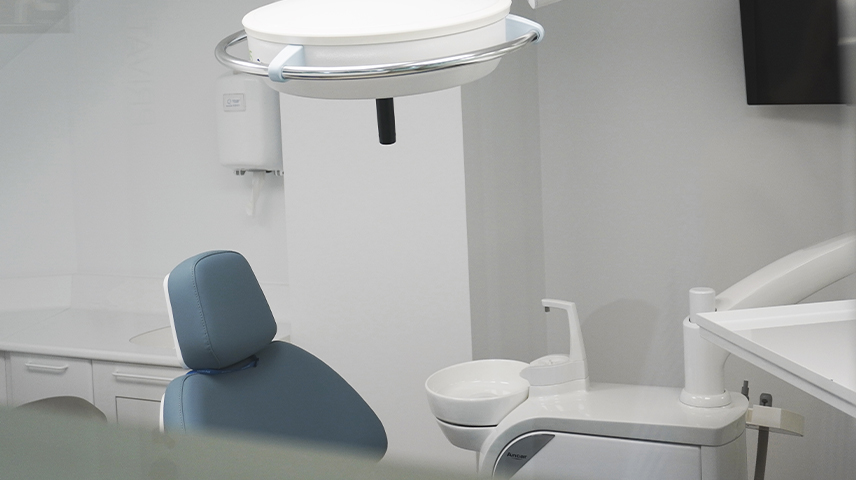 Imatge del interior d'una consulta de la Clínica Dental Sitges de Manresa.